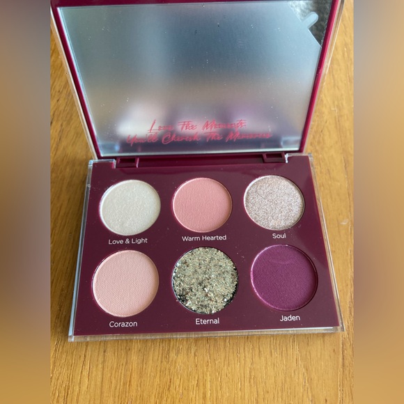 Dominique Cosmetics Day & Night Eyeshadow Palette - Picture 5 of 5